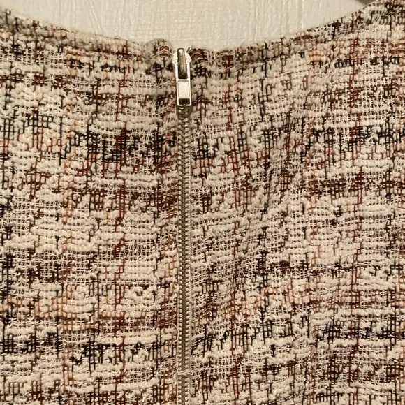 Woven Shell Top with Exposed Zipper and Fringe Detail - Picture 4 of 9